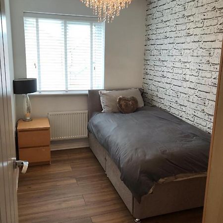 Double Room With En-Suite. Central For North West Rainhill Екстер'єр фото
