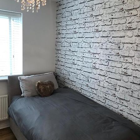 Double Room With En-Suite. Central For North West Rainhill Екстер'єр фото